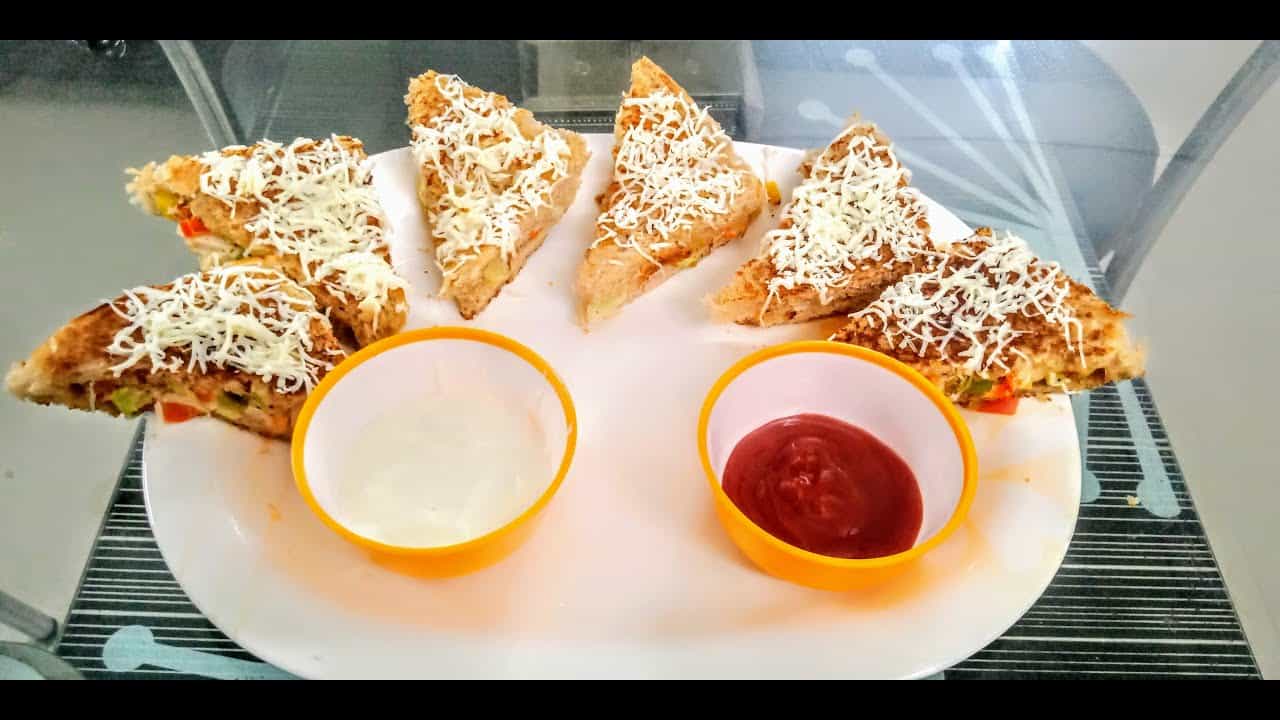 Cheese sandwich recipe | चीज़ सैंडविच कैसे बनता है  | Delicious Pakwan 😀😀