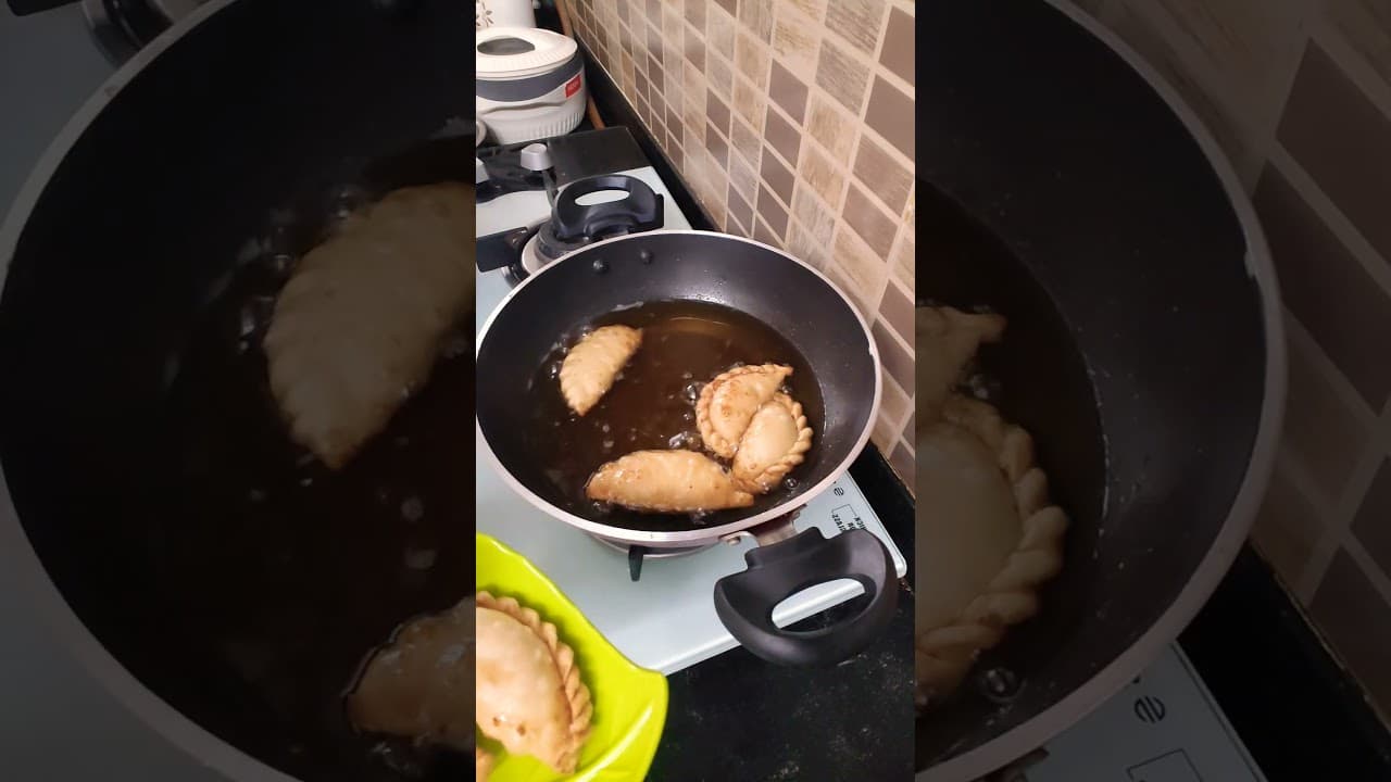 Gujhiya💗